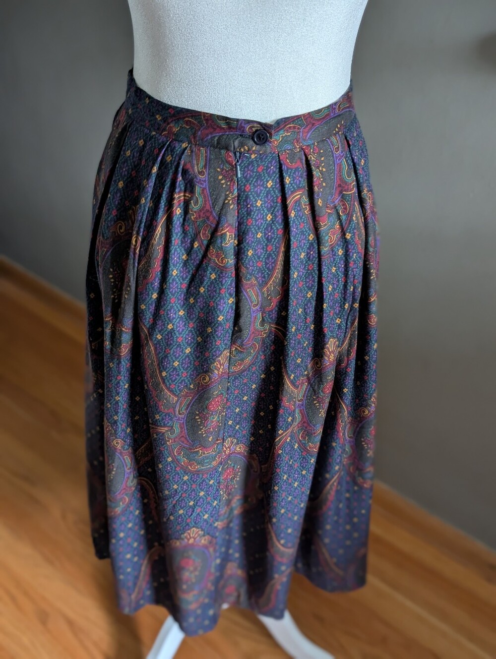 90s Grunge Whimsigoth Dark Paisley Pleated Midi Skirt 100% Rayon Size 2/4 - Picture 3 of 4